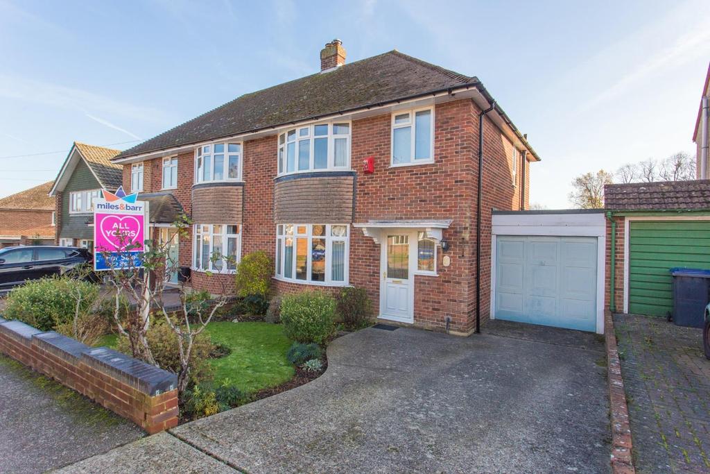 Hillside Avenue, Canterbury 3 bed semidetached house £450,000