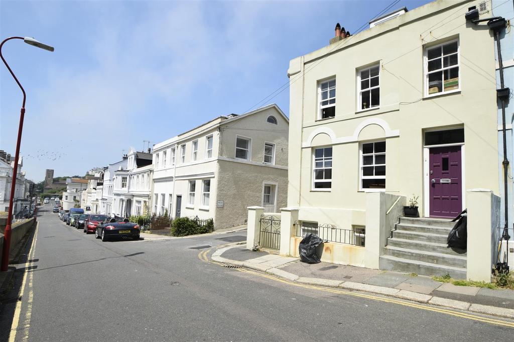 East Ascent, St. LeonardsOnSea 2 bed flat £895 pcm (£207 pw)
