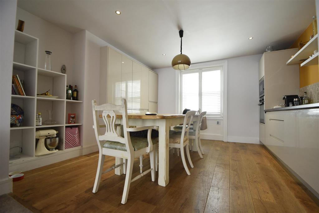 East Ascent, St. LeonardsOnSea 2 bed flat £895 pcm (£207 pw)