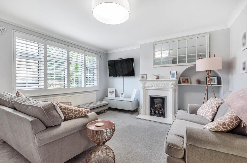 Mountney Close, Ingatestone 3 bed semidetached house £485,000