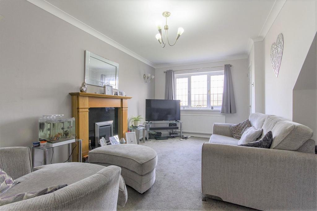 Steeping Close, Brimington, Chesterfield 2 bed semidetached house £