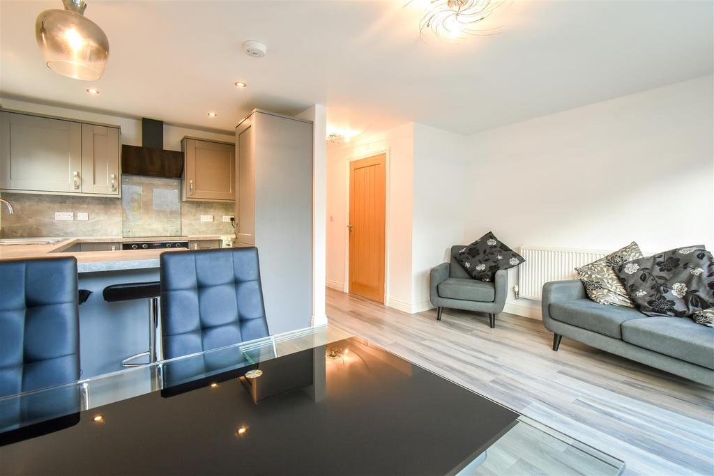 Kitchen/ Dining Room