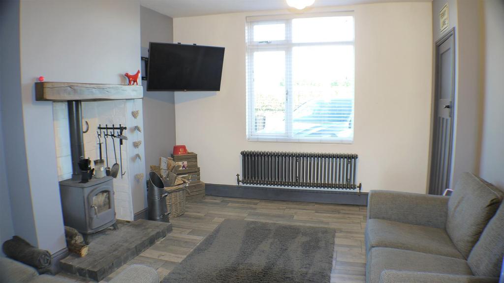 Nuneaton Road, Fillongley, Coventry 3 bed semidetached house £220,000