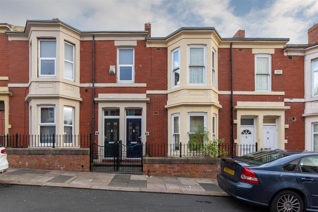 *PAIR OF FLATS* Ellesmere Road... 5 bed flat £140,000