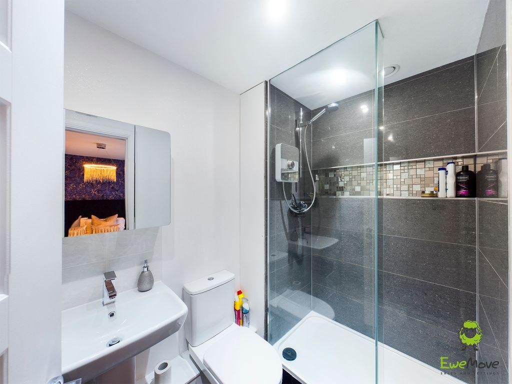 Ensuite to Bed 1
