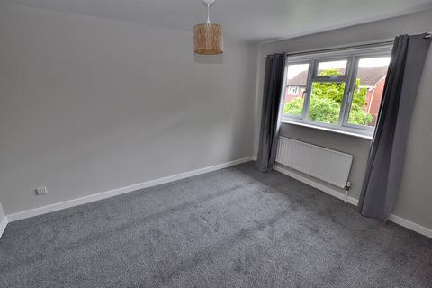 3 bedroom semi-detached house to rent, Wychall Drive, Wolverhampton