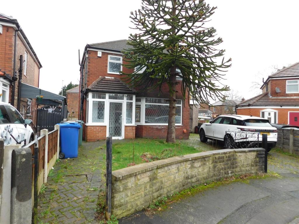 Windsor Avenue, Whitefield, Manchester 3 bed detached house £975 pcm (£225 pw)