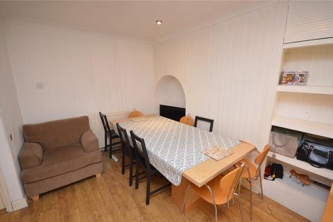 3 bedroom semi-detached house for sale - Mowe Croft, Marston Green, Birmingham, West Midlands, B37