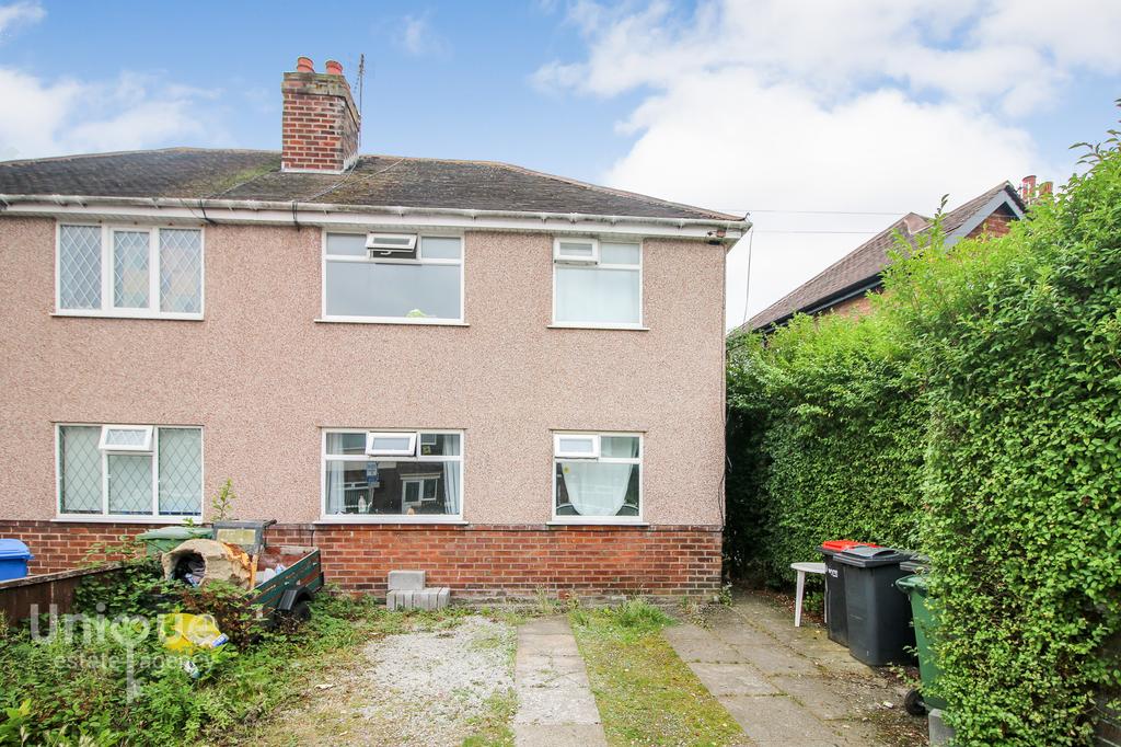 Leslie Avenue, ThorntonCleveleys... 3 bed semidetached house £129,950