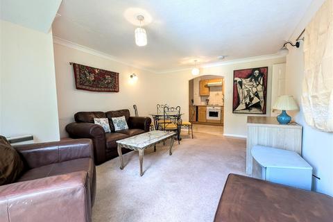 2 bedroom apartment to rent, Burghley Hall Close, Southfields