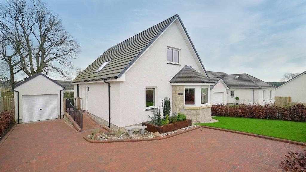Wolfhill Road, Guildtown, Perthshire... 3 bed detached house £320,000