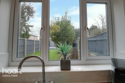 5 Catherine Road, Romford, RM2 5SA
