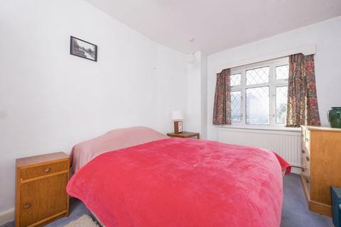 17 Branksome Way, New Malden, KT3 3AU