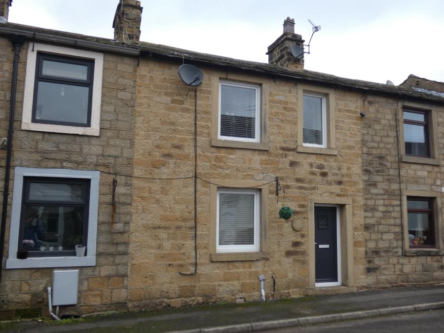 Red Lion Street, Earby BB18 2 bed terraced house £595 pcm (£137 pw)