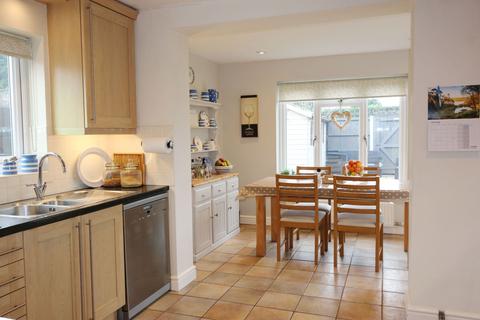 4 Alne End, Great Alne, Alcester, B49 6HH