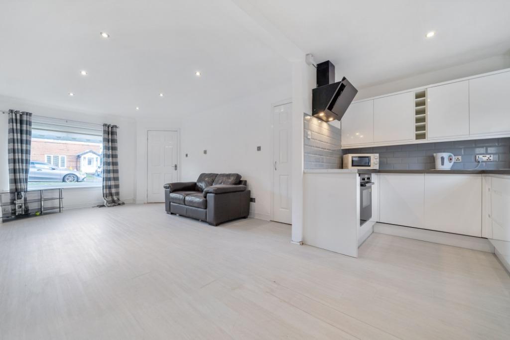 Stewart Crescent, Barrhead, Glasgow, G78 1UU 3 bed semidetached house