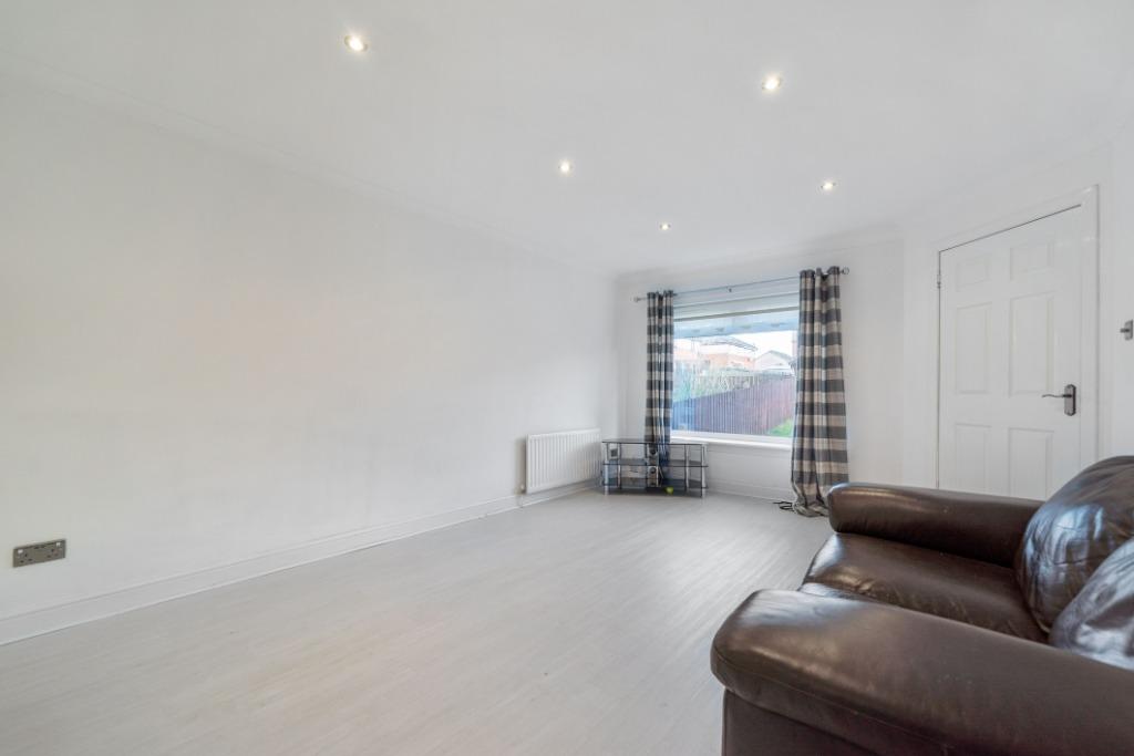 Stewart Crescent, Barrhead, Glasgow, G78 1UU 3 bed semidetached house