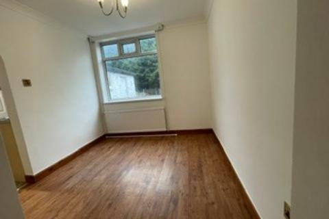 3 bedroom semi-detached house to rent, Withcote Avenue, Evington, Leicester, LE5
