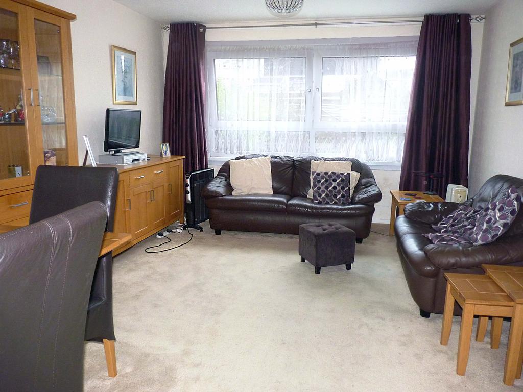Carnoustie Crescent, East Kilbride G75 4 bed end of terrace house for sale £110,000