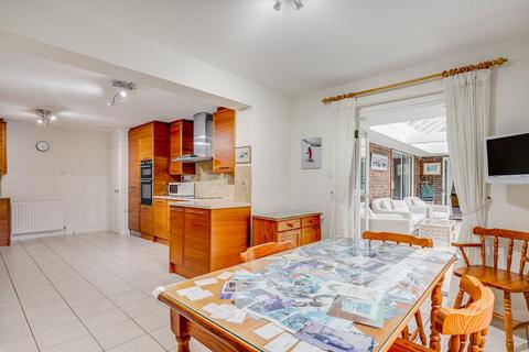 1 Bulkeley Close, Englefield Green, Egham, TW20 0NS