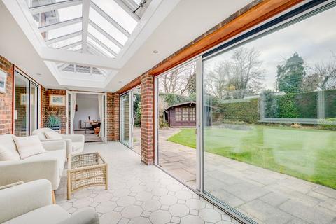 1 Bulkeley Close, Englefield Green, Egham, TW20 0NS