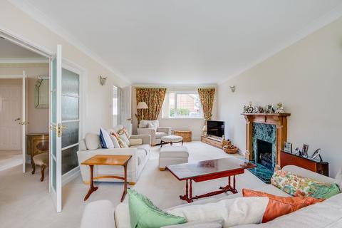 1 Bulkeley Close, Englefield Green, Egham, TW20 0NS