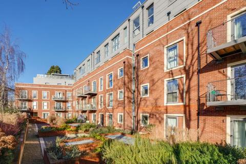 2 bedroom apartment to rent - Landmark Court, 30 Queens Road, Weybridge, Surrey, KT13 9GU