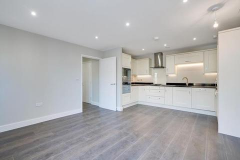 2 bedroom apartment to rent - Landmark Court, 30 Queens Road, Weybridge, Surrey, KT13 9GU