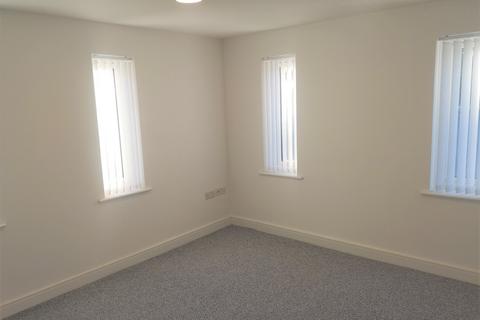 2 bedroom flat to rent, Botley Road, Park Gate SO31