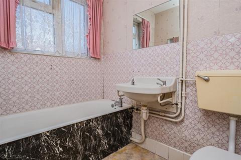 83 Priory Close, Denham, Uxbridge, UB9 5AU