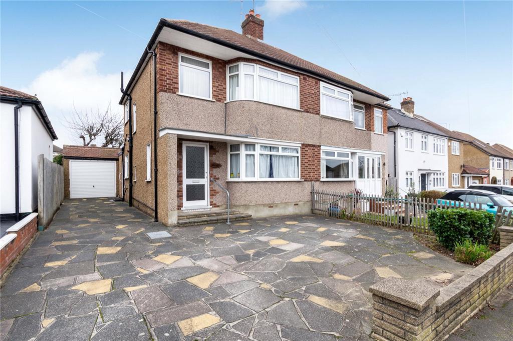 Mounthurst Road, Hayes, Kent, BR2 3 bed semidetached house £550,000