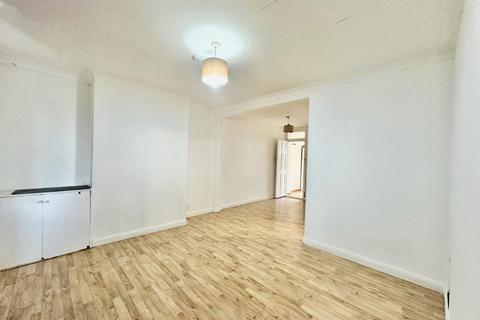 3 bedroom semi-detached house to rent, Bynes Road, London