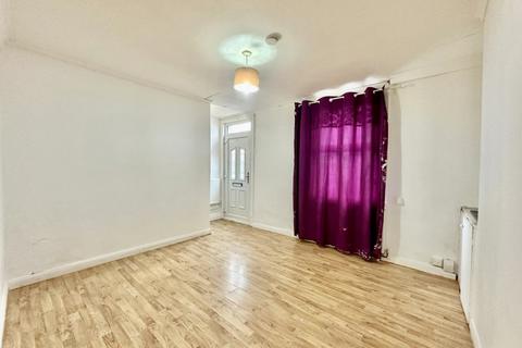 3 bedroom semi-detached house to rent, Bynes Road, London