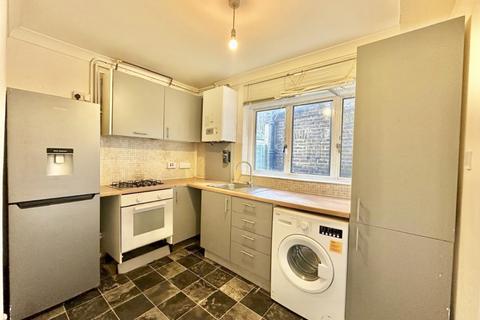 3 bedroom semi-detached house to rent, Bynes Road, London