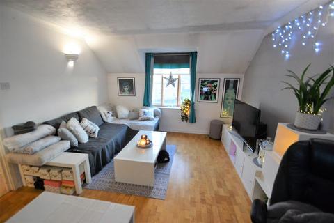 11 Minimax Close, Feltham, TW14 9EQ