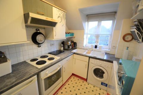 11 Minimax Close, Feltham, TW14 9EQ