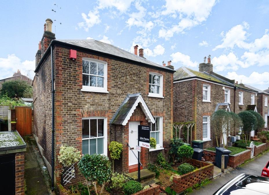 Lawn Terrace Blackheath SE3 2 bed detached house £695,000