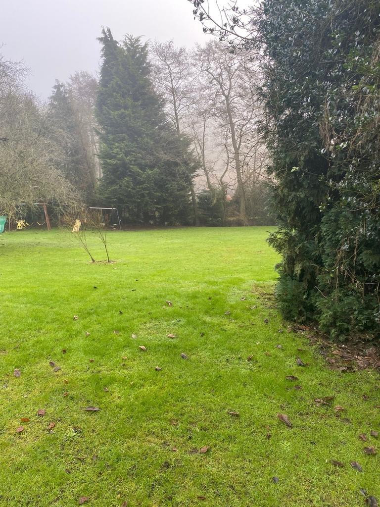 The Street Gosfield 4 bed property with land £400,000