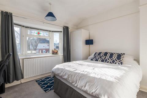 13 Broadgate Walk, Horsforth, Leeds, LS18 4HF