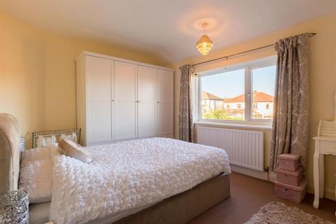 13 Broadgate Walk, Horsforth, Leeds, LS18 4HF