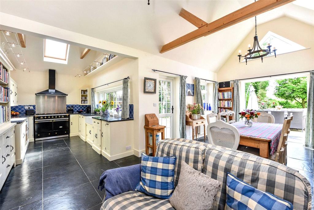 Yapton Road, Barnham, West Sussex, PO22 5 bed detached house £1,300,000