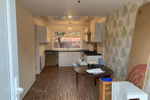 3 bedroom end of terrace house to rent, Kershaw Walk, Manchester M12