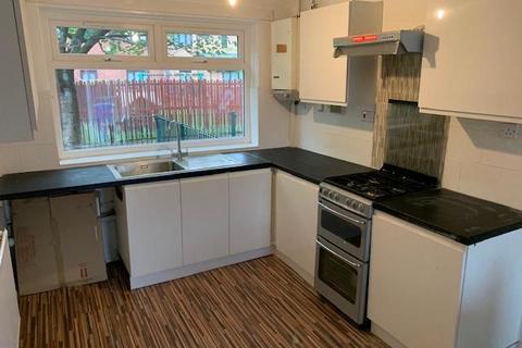 3 bedroom end of terrace house to rent, Kershaw Walk, Manchester M12