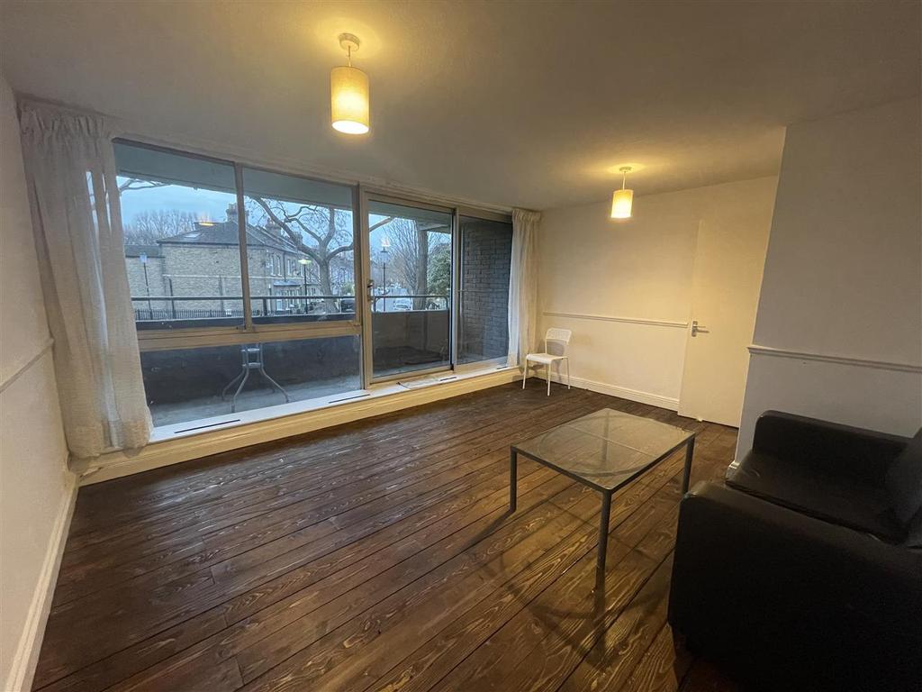 Barandon Walk, London 3 bed apartment - £2,400 pcm (£554 pw)