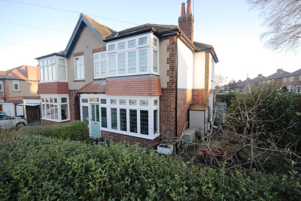 Eastfield Avenue, Monkseaton, Whitley Bay, NE25 8NG 3 bed semidetached