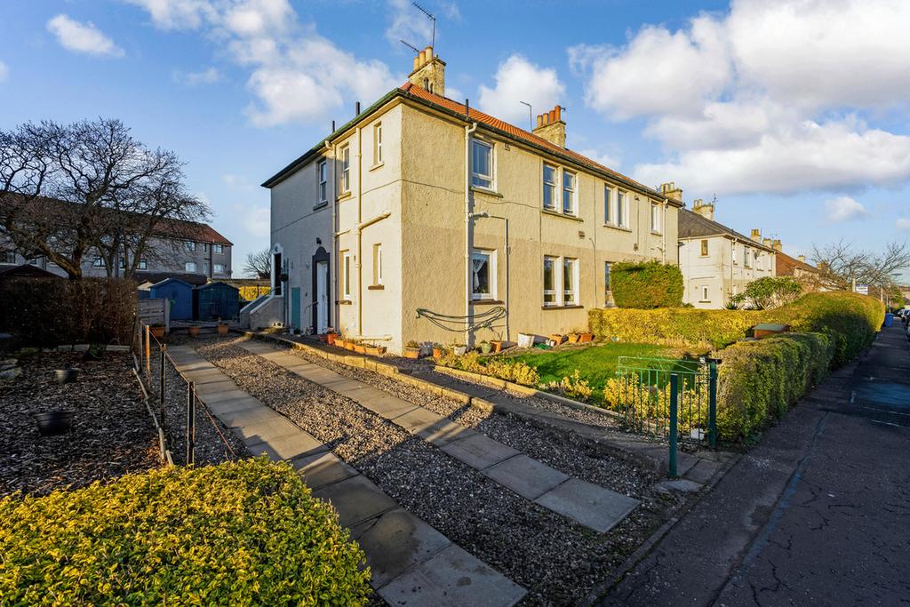 Winifred Street, Kirkcaldy, KY2 2 bed flat £89,999