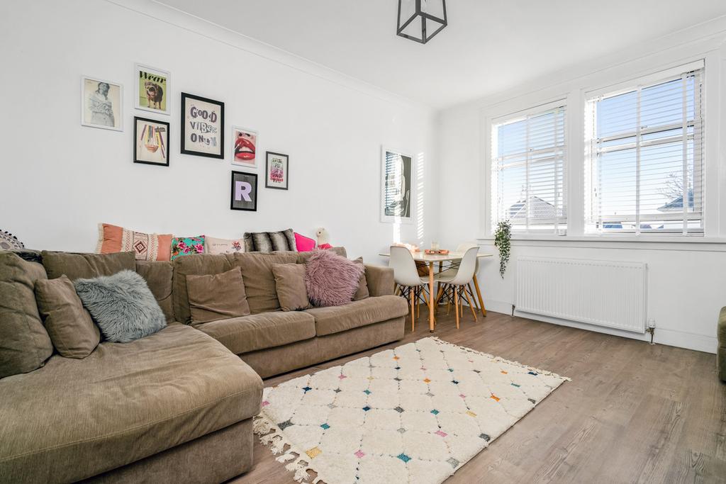 Winifred Street, Kirkcaldy, KY2 2 bed flat £89,999