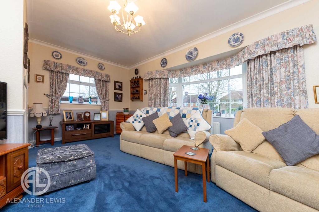 Bedford Road, Letchworth Garden City, SG6 4DJ 3 bed semidetached house