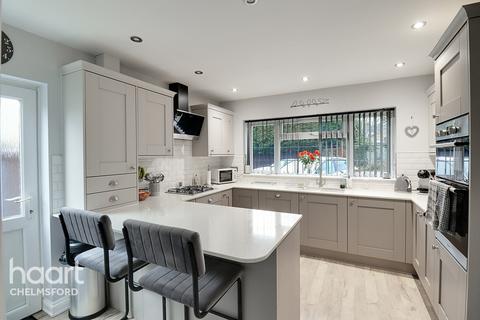 27 Moretons, Galleywood, Chelmsford, CM2 8RG