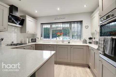 27 Moretons, Galleywood, Chelmsford, CM2 8RG
